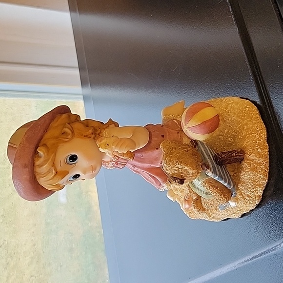 Montefiori little girl on beach Figurine - Picture 5 of 6